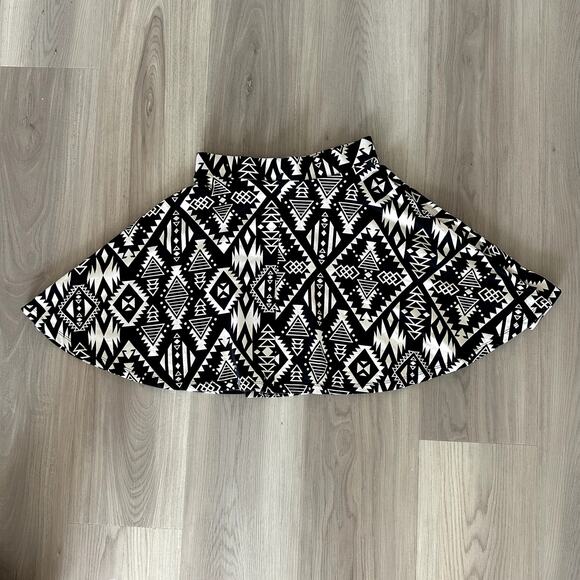 PINK Dresses & Skirts - PINK Victoria's Secret Mini Skirt XS Skater Black White Geometric Aztec Tribal